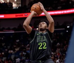 石油杯-奎因全场11投5中，罚球4中4得到14分12篮板3助攻