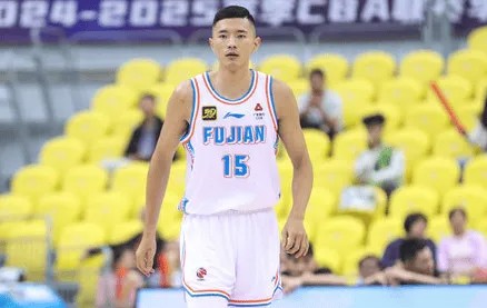 陈林坚：在场上打得很放松，现在慢慢学会主动交流了