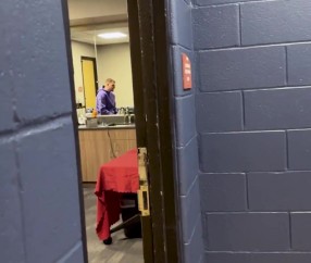 石油杯赛程-真香！约基奇首次品尝墨西哥卷饼 12年前他在🌮广告中被选中！