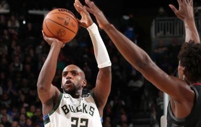 石油杯赛程-昔日雄鹿二当家成功转型，​米德尔顿适应全新角色